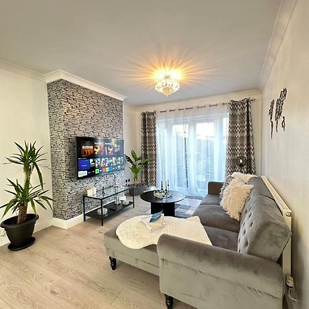 Luxurious Family Home In West Midlands Northfield Exterior foto